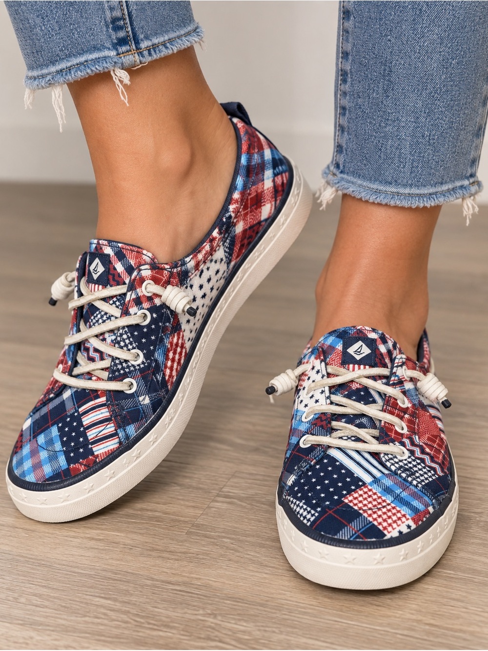 Sperry Crest Vibe Madras Patchwork Sneakers Red White Blue Women’s 8.5